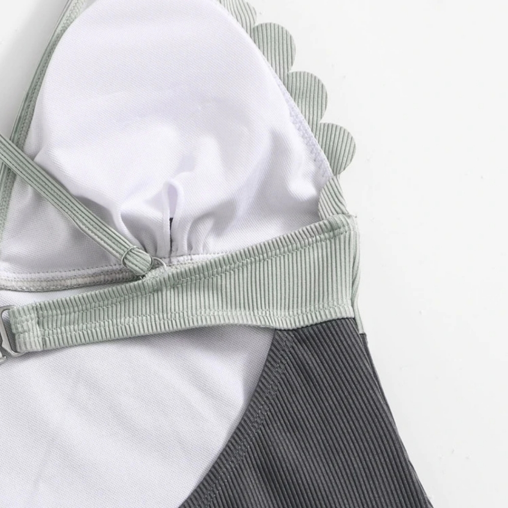 Textured Colorblock Scalloped Swimsuit - Picture 4 of 6